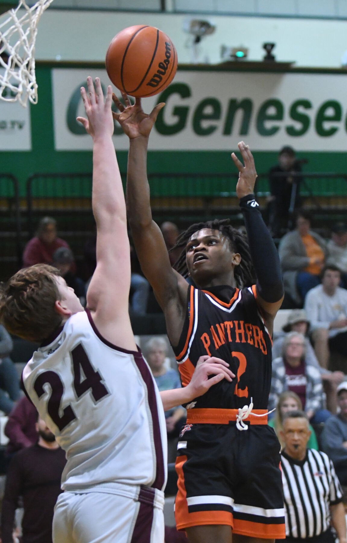 90-year-old Geneseo woman gets college degree 112622-qc-spt-ut-rockridge hoops-067